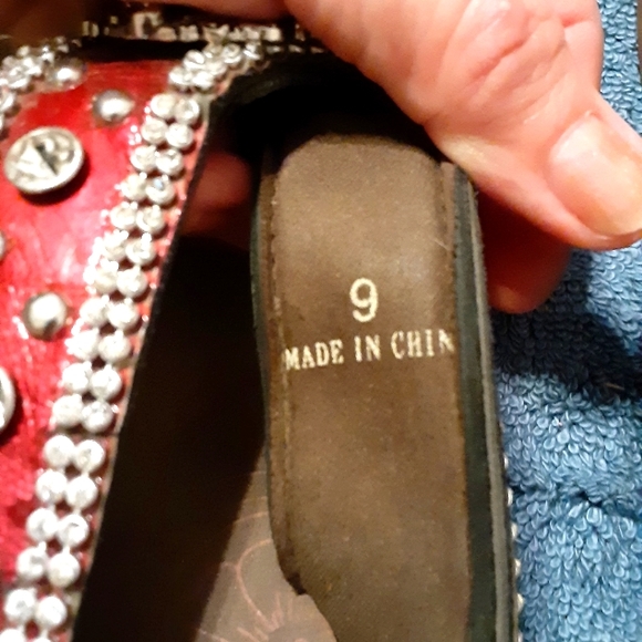 Bundle of Toes Sandals - Picture 15 of 16